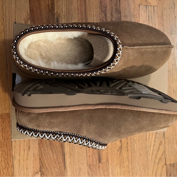 Chestnut UGG Tasman, youth size 6, fits women's womens 7 - Picture 3 of 7